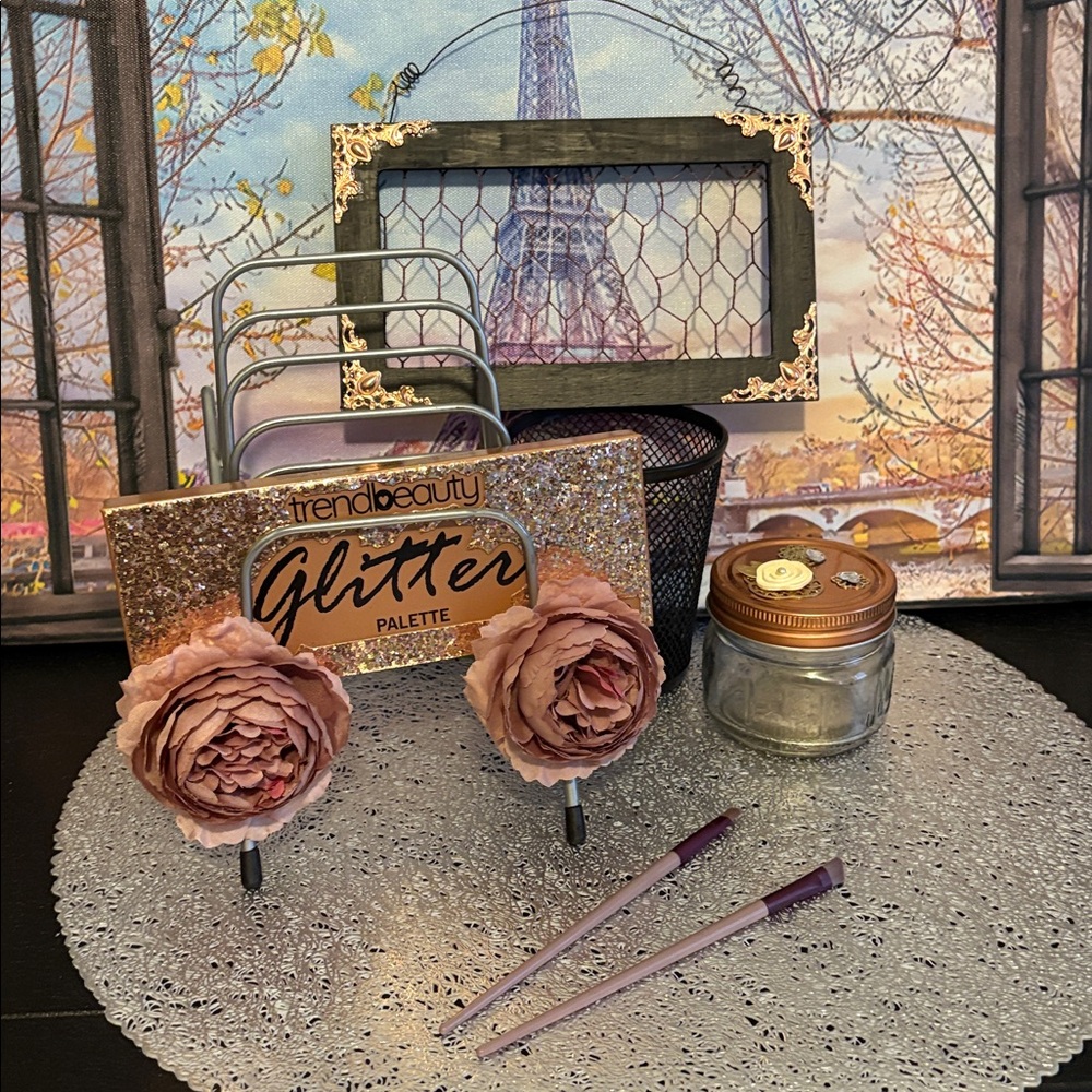 7 Piece Gift Set: Eye Pallet & Holder, Makeup Brushes & Holder, Earring Holder